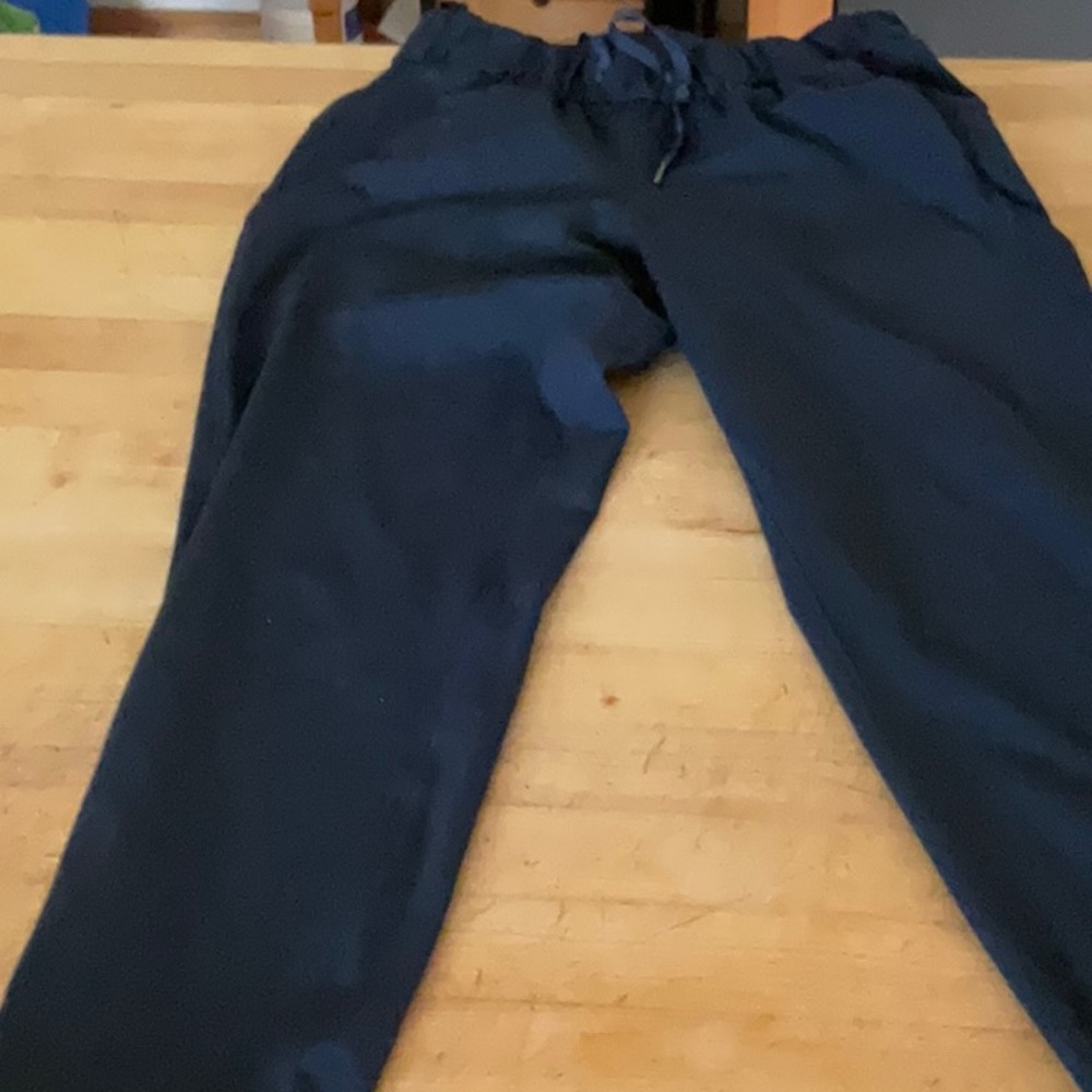 Lululemon joggers size 2 NAVY never worn